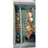 Image 2 : VINTAGE JEWELRY BOX W/ CONTENTS