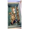 Image 3 : VINTAGE JEWELRY BOX W/ CONTENTS