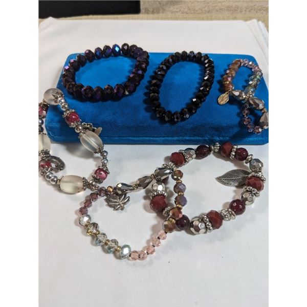 VARIOUS GLASS AND CRYSTAL BEADS BRACELETS