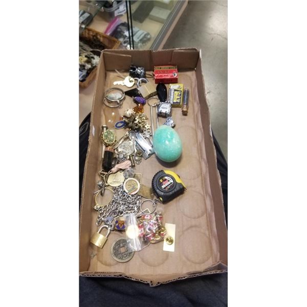 TRAY W/ LOT OF COLLECTIBLES AND JEWELRY