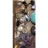 Image 2 : TRAY W/ LOT OF COLLECTIBLES AND JEWELRY