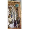Image 3 : BASKET TRAY W/ VARIOUS JEWLERY
