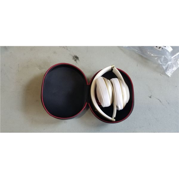 AS NEW BEATS HEADPHONES MODEL B0501