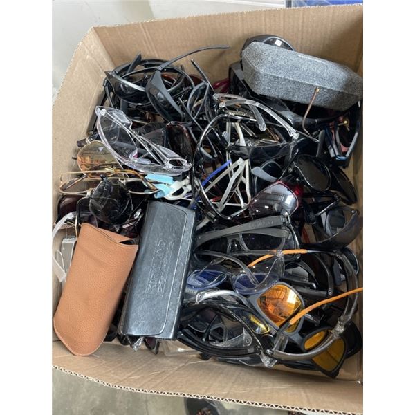 TRAY OF SUNGLASSES