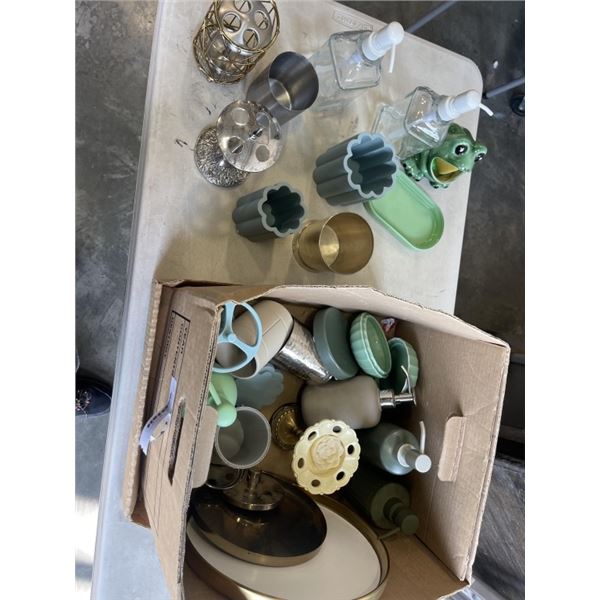 BOX OF BATHROOM ITEMS INCLUDING SOAP DISPENSERS, TOOTHBRUSH HOLDER, SOAP TRAYS