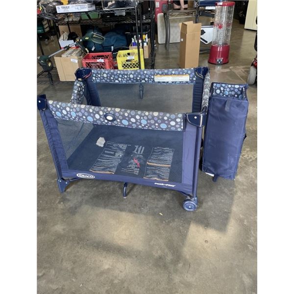 PORTABLE PLAY PEN