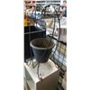 Image 3 : PAIR OF PLANTER BASKETS WITH WELCOME SIGNS AND SQUARE PLANTER BOX