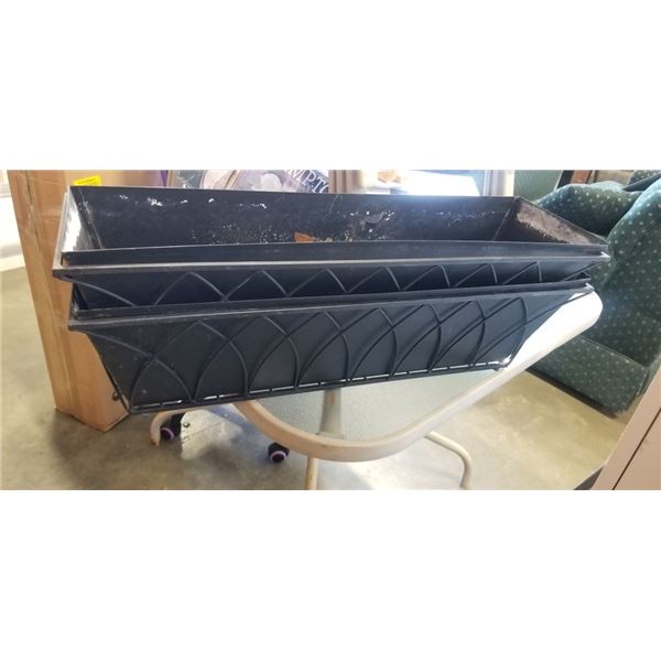 2 METAL BINS, 2 METAL PLANTER BOXES AND HAMPTON BAY MEDIUM EXTERIOR WALL LAMP