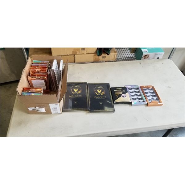 TRAY OF LEYELASHES & EYELINER KITS