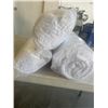 Image 2 : GOOD MORNING SLEEP BUNDLE. INCLUDES 2 STANDARD PILLOWS AND COMFORTER
