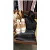 Image 3 : TRAY OF LADIES SHOES AND BOOTS