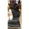 Image 4 : TRAY OF LADIES SHOES AND BOOTS