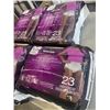 Image 2 : 4 PACKS KIRKLAND SIGNATURE WOMANS SMALL DIAPERS. 23 DIAPERS PER PACK