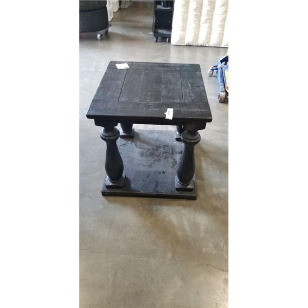 SOLID WOOD SIDE TABLE