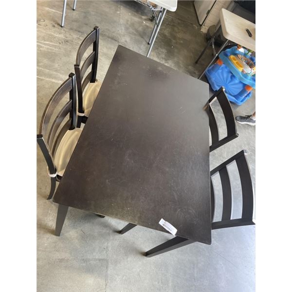 DINING TABLE WITH DARK FINISH AND 4 CHAIRS