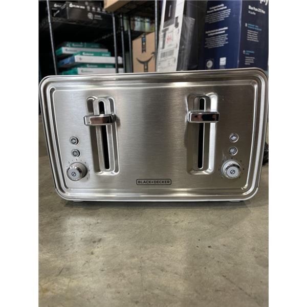 AS NEW BLACK AND DECKER 4 SLICE TOASTER - TESTED WORKING