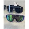 Image 3 : 4 PAIRS WRAP AROUND SUNGLASSES