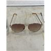 Image 3 : 2 CALVIN KLEIN AND 1 GUESS PAIRS OF SUNGLASSES.