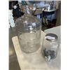 Image 1 : DRINK DISPENSER AND GLASS CARBOY