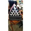 Image 1 : TRIANGLE FLOOR MAT