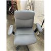 Image 3 : GREY LEATHER OFFICE CHAIR