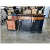 Image 1 : 5 DRAWER DRESSER WITH MATCHING NIGHTSTAND