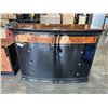 Image 4 : 5 DRAWER DRESSER WITH MATCHING NIGHTSTAND