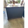 Image 7 : 5 DRAWER DRESSER WITH MATCHING NIGHTSTAND