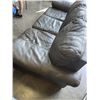 Image 4 : 3 SEAT LEATHER SOFA