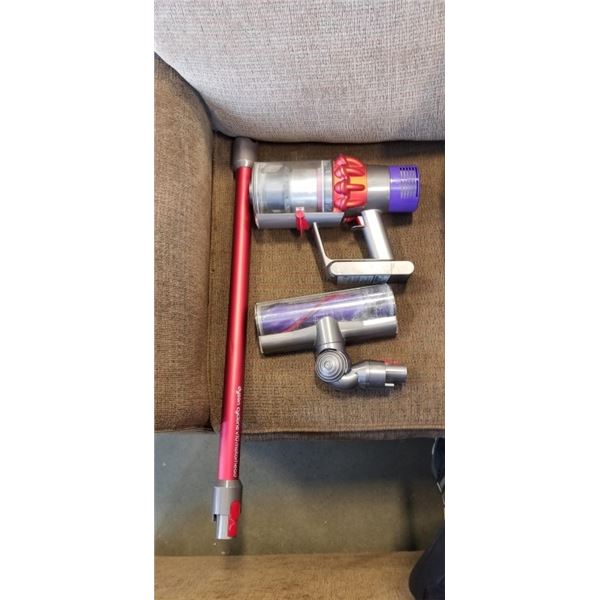 DYSON CYCLONE V10 MOTORHEAD CORDLESS STICK VACUUM - TESTED WORKING, RETAIL $799