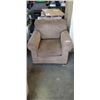Image 1 : BROWN UPHOLSTERED ARM CHAIR