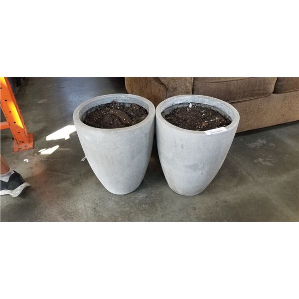 2 PLANTER POTS