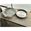 Image 1 : LA IDEAL 20 INCH POLISHED STEEL PAELLA PAN AND16" PAELLA PAN