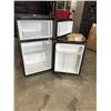 Image 2 : DANBY BARFRIDGE & FREEZER WORKING
