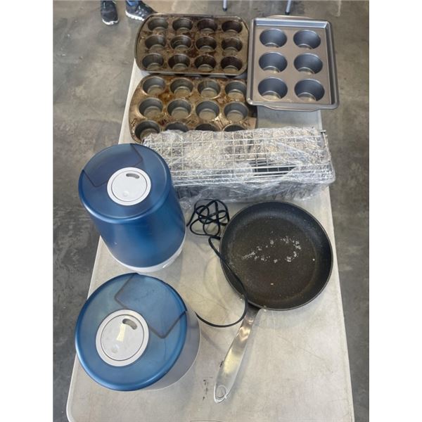 2 PURE GUARDIAN HUMIDIFERS, ROCK PAN, MUFFIN TINS AND RICHELIEW SLIDE OUT COUNTER TRAY