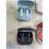Image 4 : 4 PAIRS OF JBL BLUETOOTH EARBUD SETS