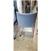 Image 3 : 2 GREY SITTING CHAIRS