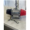 Image 2 : DREMEL SHOE SHINER. WORKING