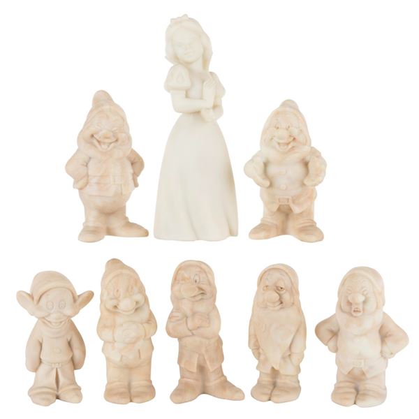 A "Snow White and the Seven Dwarfs" Cameonyx Set.