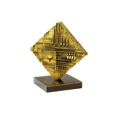 Arnaldo Pomodoro - "Romboide"