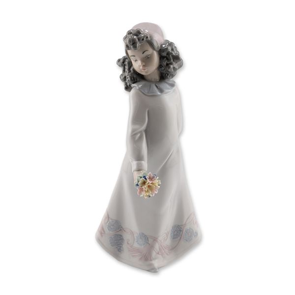 Lladro Pretty Posies Glazed Porcelain Figurine