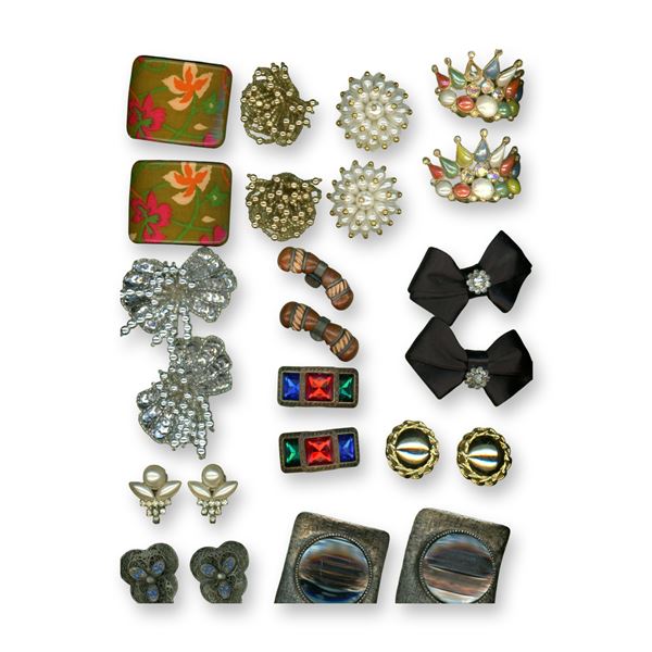 A CARD OF SHOE BUCKLES IN PAIRS