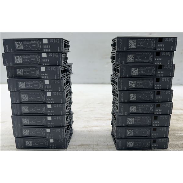 Lot of (18) Siemens Simatic S7 Input/Output Modules