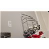 Image 4 : Towel Rack, Mirror, Towels A