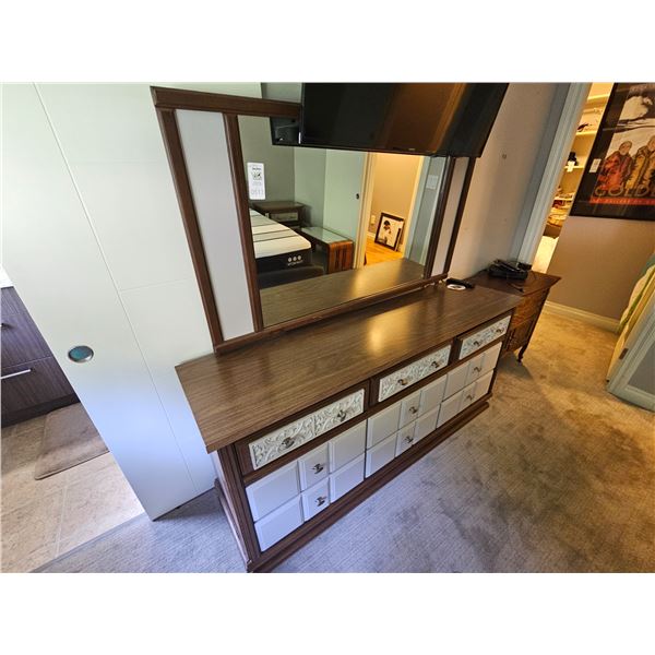 Mirrored Dressing Table C