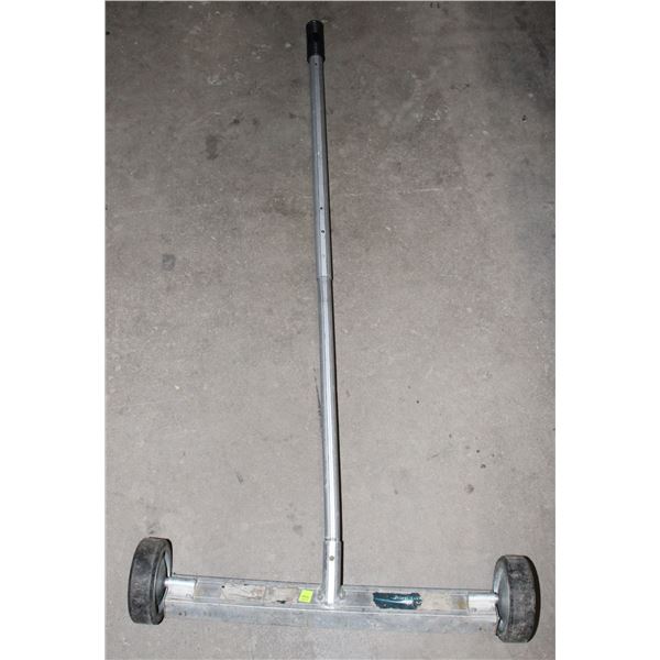 METAL PICKER-UPPER