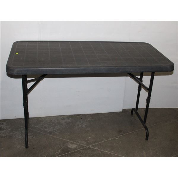 PLASTIC FOLDING TABLE