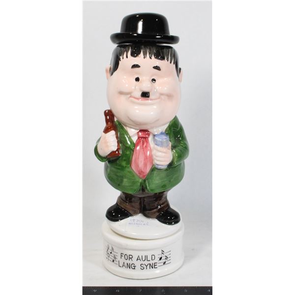 1970'S LAUREL AND HARDY MUSICAL DECANTER FIGURINE