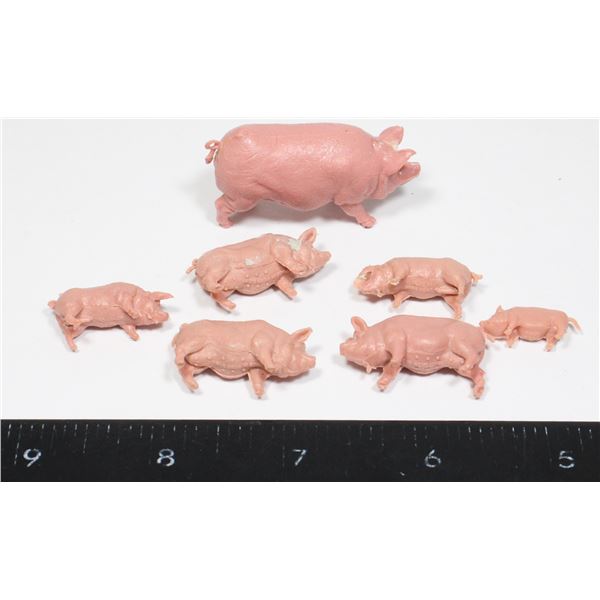 VINTAGE PLASTIC PIG FAMILY TOY SET - 1970'S