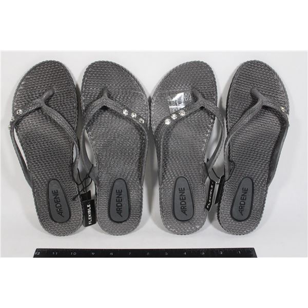 2 PAIRS OF SIZE 8 FLIP FLOPS